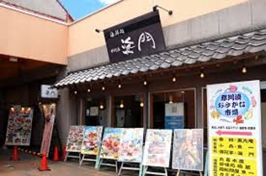 2色アジ丼　左：熟成させた刺身 　　右：その日捌いた刺身
