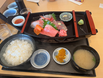 とびきり舟盛定食 新鮮な魚介が13ネタ