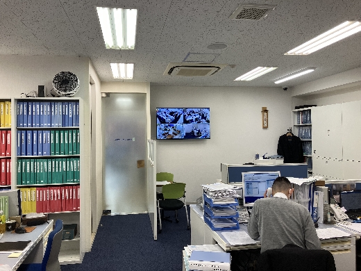 １F　執務室モニター